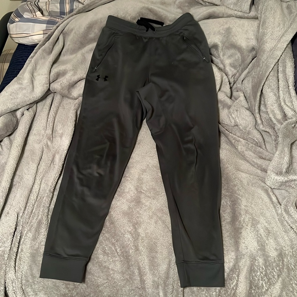 Boys youth medium under armour jogger pants